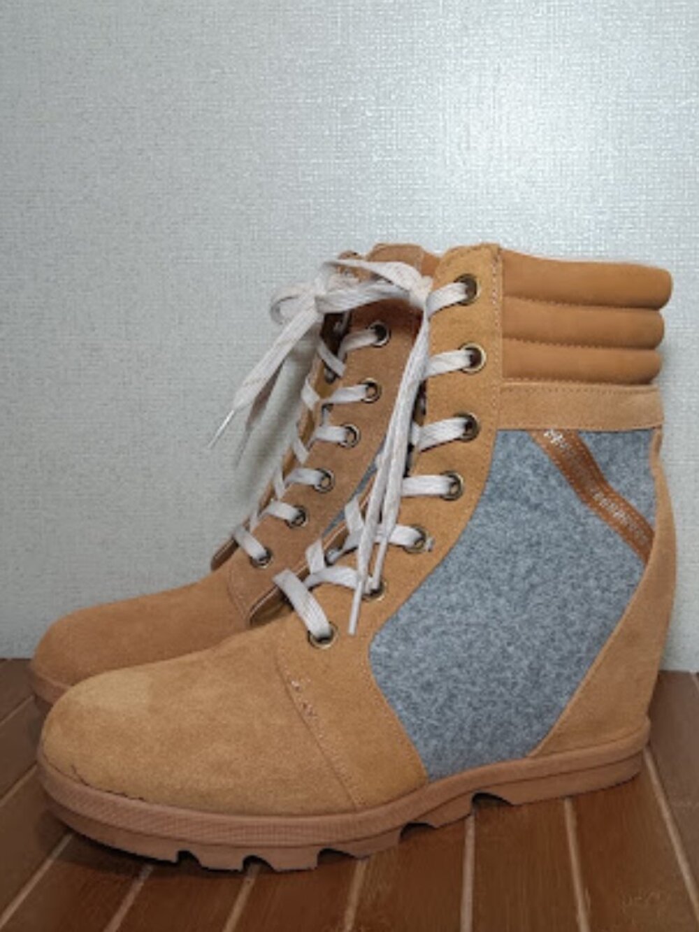 Serra Women's Size 10 Tan Brown Suede Hidden Wedge Boots Lace Up Excellent